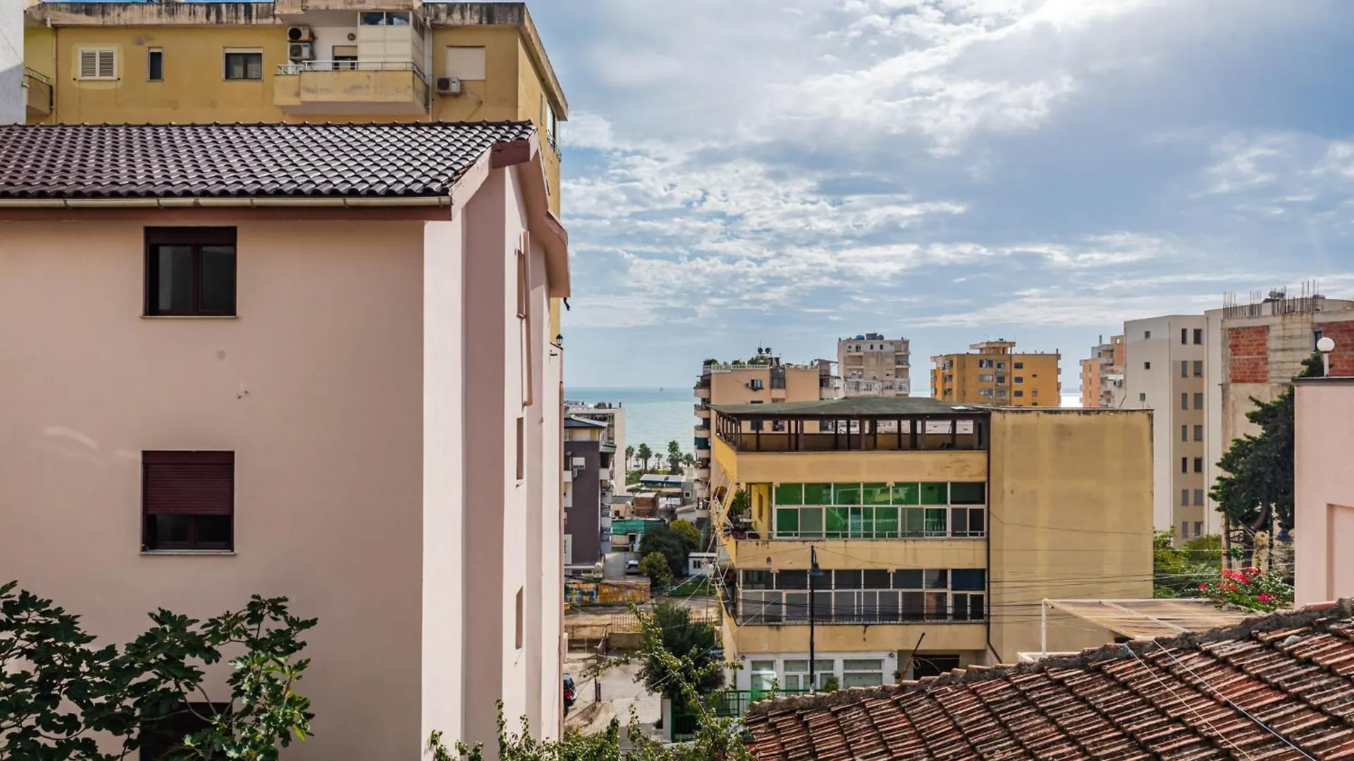 Central Vila 5 Durrës 0*,
